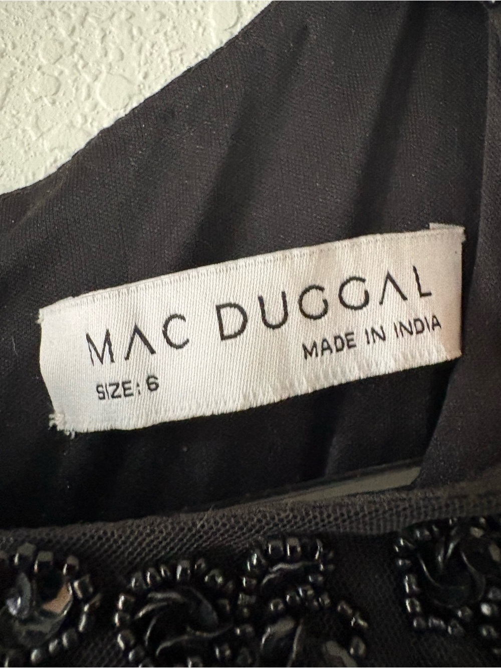 Mac Duggal High Neck Flutter Cap Sleeve Gown Black Size 6 NWT - Picture 5 of 5